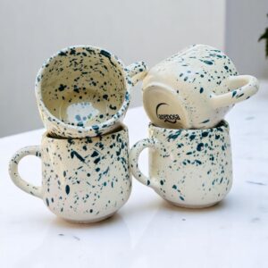 Set de 4 Tazas de Cerámica de 12 oz – Decorado Salpicado Azul – Diseño Artesanal Hecho a Mano – Estilo Moderno para Café, Té o Chocolate