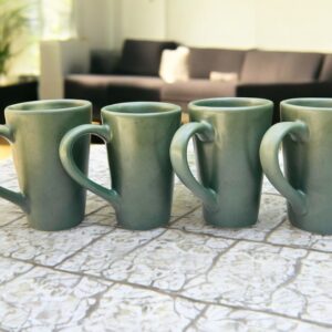 Set de 4 Tazas Altas de Cerámica Verde Olivo Mate – 10 oz – Diseño Cónico Artesanal Pintado a Mano – Elegantes para Café, Té o Chocolate