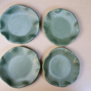 Set de 4 Platos de Gres – 16 cm – Diseño Olas Color Verde Olivo Mate – Vajilla Artesanal Moderna para Postres, Entradas o Fruta