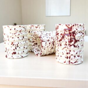 Set de 4 Vasos Blancos con Salpicado Café – 12 oz – Diseño Espiral – Vasos Hechos a Mano para Café, Té o Agua – Estilo Natural y Elegante