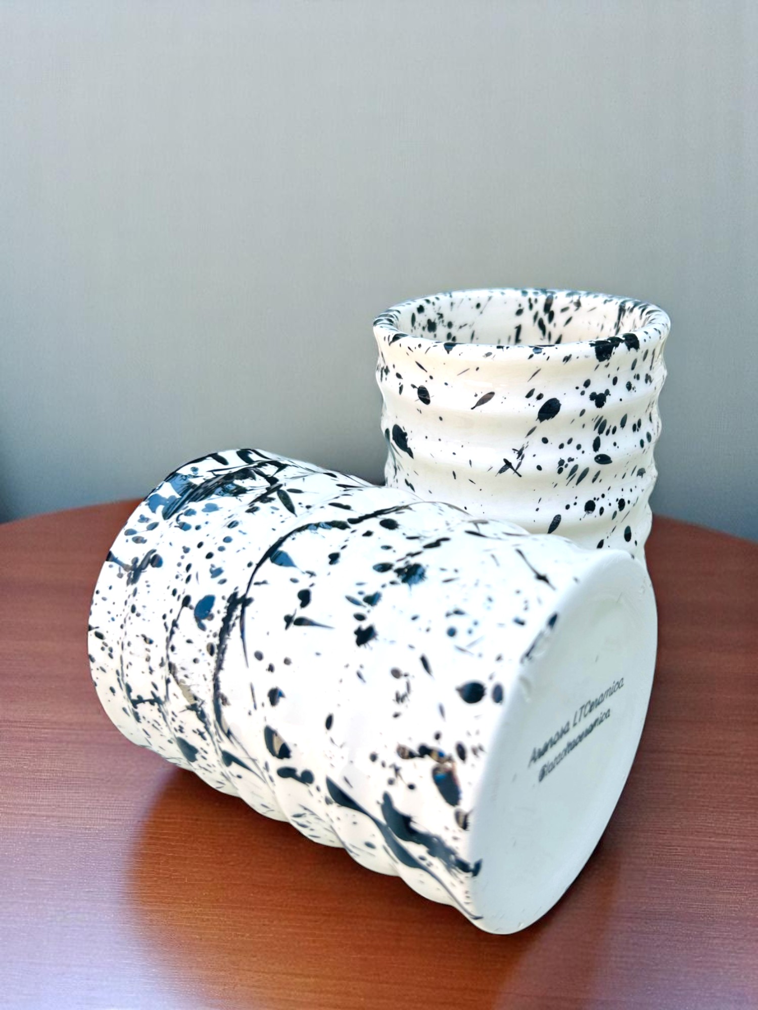 Set de 4 Vasos Blancos con Salpicado Negro – 12 oz – Diseño Espiral – Vasos Hechos a Mano para Café, Agua o Té – Estilo Minimalista y Moderno - Imagen 4